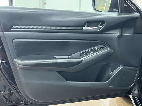 Used 2025 Nissan Altima 2.5 SV FWD image 15