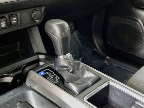Used 2019 Toyota Tacoma SR5 RWD image 23