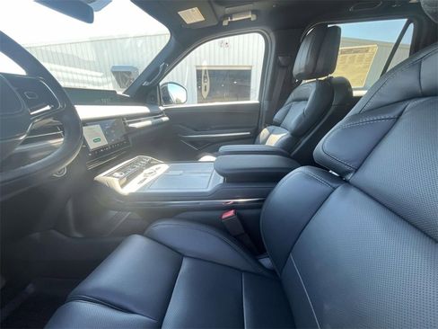 New 2025 Lincoln Navigator Reserve w/ Jet Appearance Package image 10