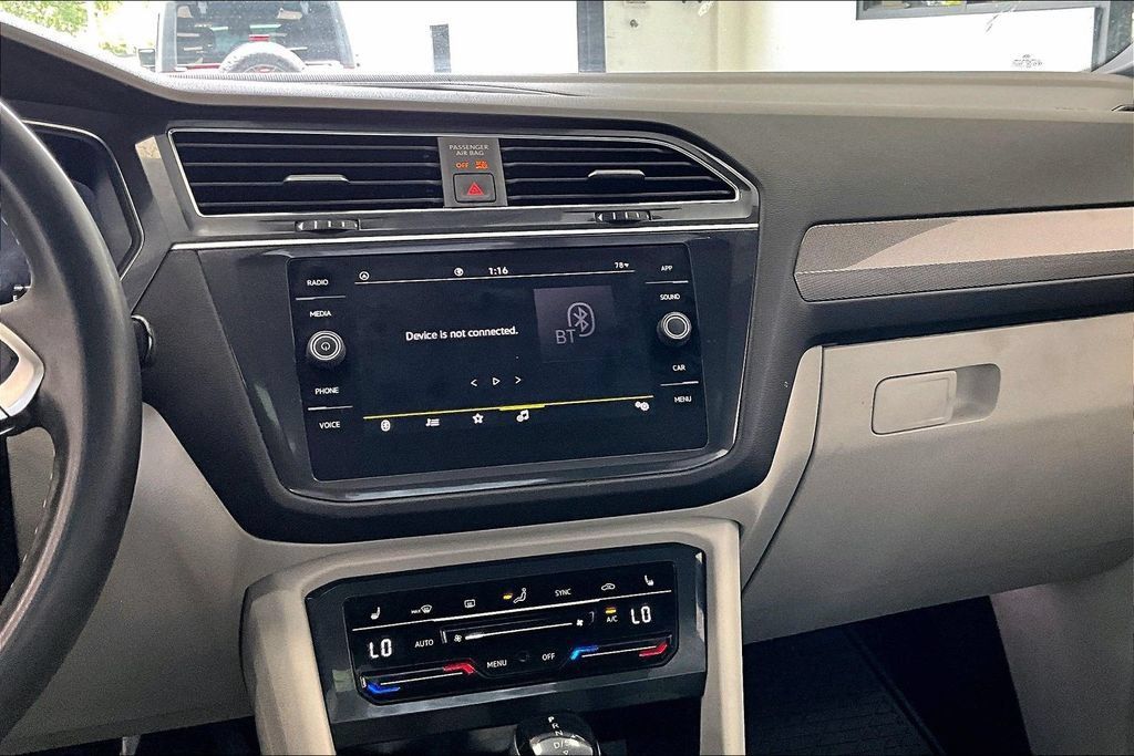 Used 2023 Volkswagen Tiguan SE R-Line FWD image 9