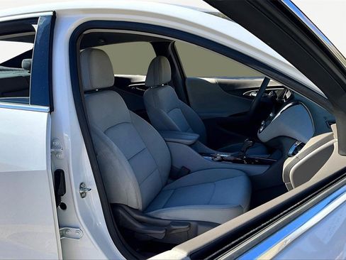 Used 2020 Chevrolet Malibu LT image 7