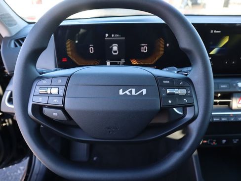 New 2025 Kia K4 LXS image 26