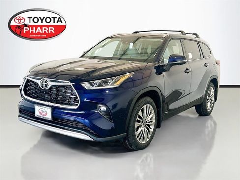 New 2026 Toyota Highlander Platinum image 1