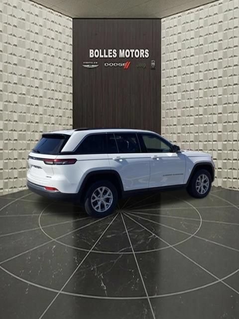 Used 2023 Jeep Grand Cherokee Limited AWD/4WD image 5