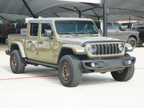 Used 2025 Jeep Gladiator Rubicon AWD/4WD image 6