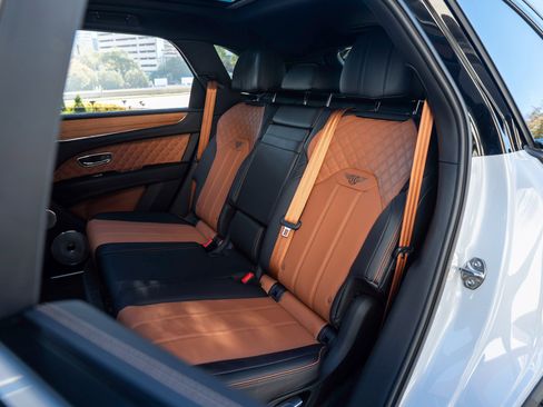 Used 2023 Bentley Bentayga image 43