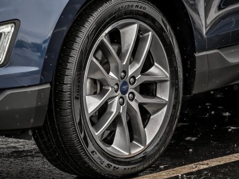 Used 2017 Ford Edge Titanium w/ Equipment Group 301A image 4