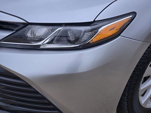 Used 2020 Toyota Camry LE image 9