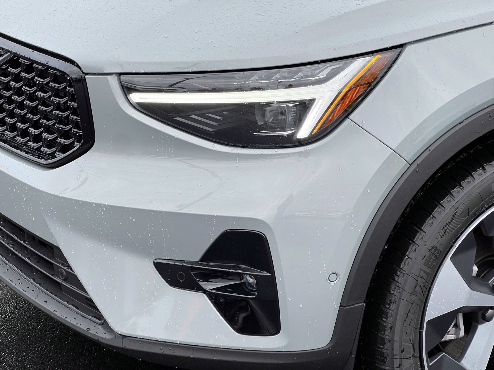 New 2026 Volvo XC40 B5 Plus w/ Protection Package Premier AWD/4WD image 11