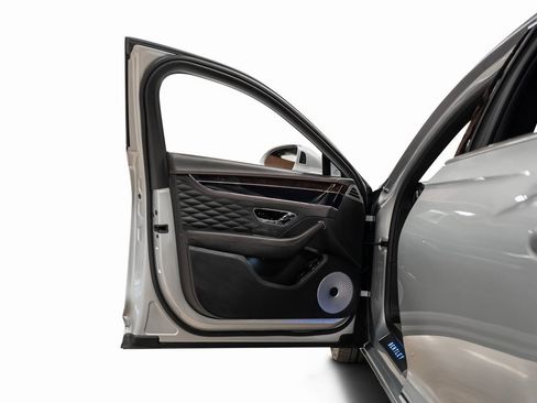 Used 2023 Bentley Flying Spur Azure image 57