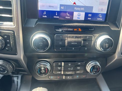 Used 2019 Ford F150 Platinum w/ Max Trailer Tow Package image 26