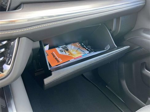 Used 2025 Chevrolet Suburban Premier image 35