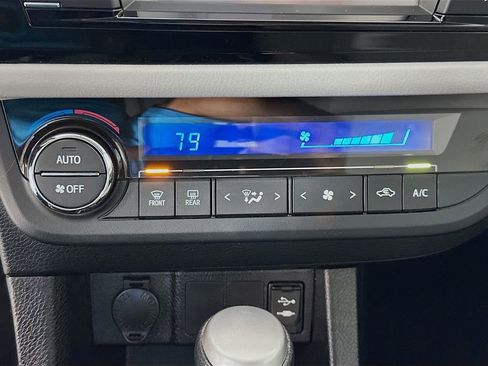 Used 2016 Toyota Corolla LE image 15