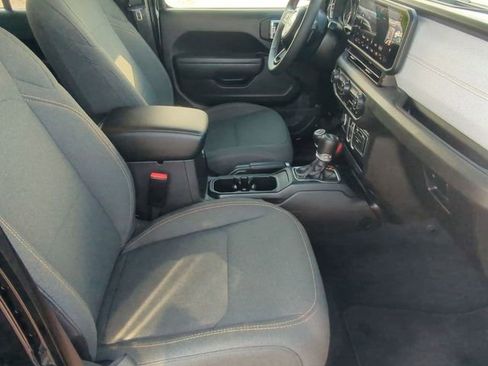 Used 2025 Jeep Wrangler Unlimited Sport AWD/4WD image 25