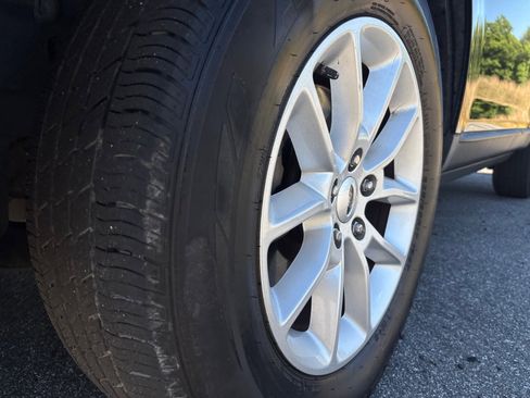 Used 2014 Ford Edge SE w/ Equipment Group 101A FWD image 9