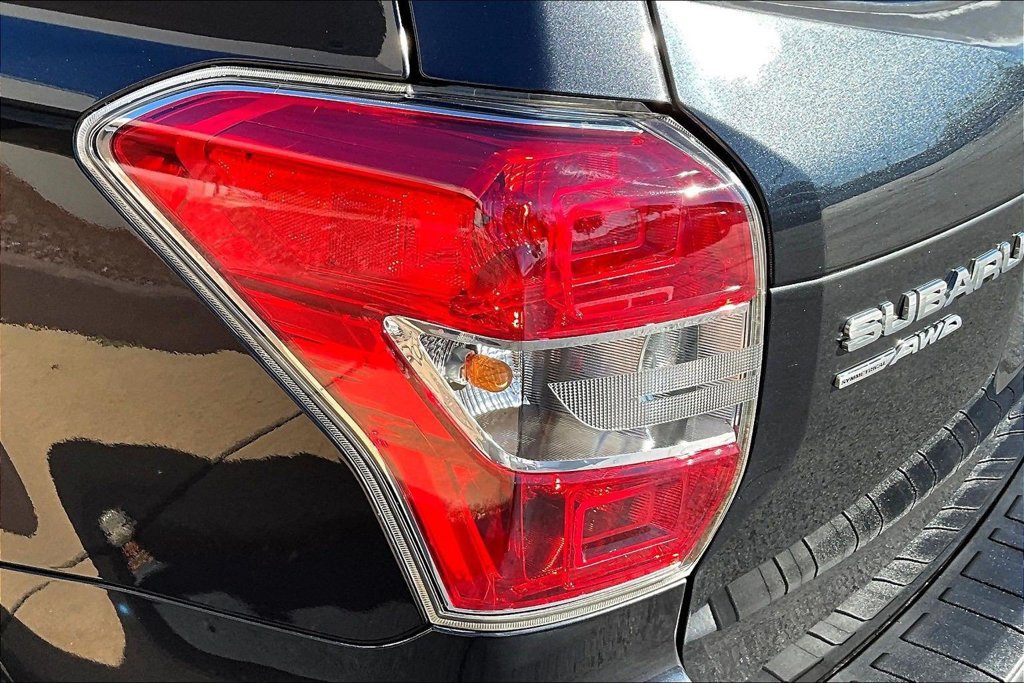 Used 2015 Subaru Forester 2.5i Premium w/ All-Weather Package AWD/4WD image 19