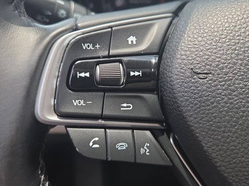 Used 2018 Honda Accord Touring image 23