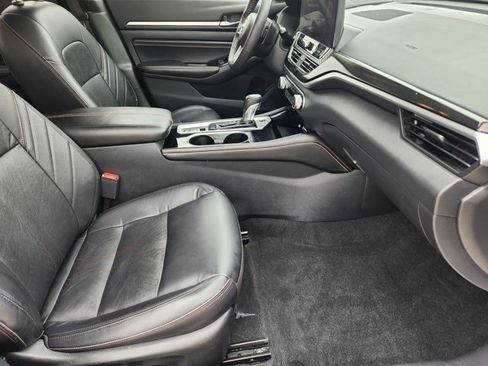 Used 2023 Nissan Altima 2.5 SR w/ SR Premium Package image 12