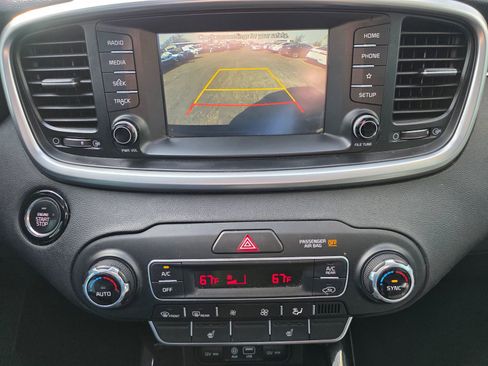 Used 2019 Kia Sorento EX image 4