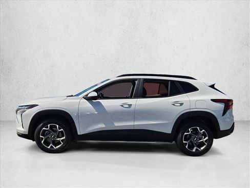 Used 2024 Chevrolet Trax LT w/ Driver Confidence Package FWD image 9