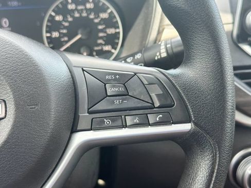 Used 2025 Nissan Altima 2.5 SV FWD image 25
