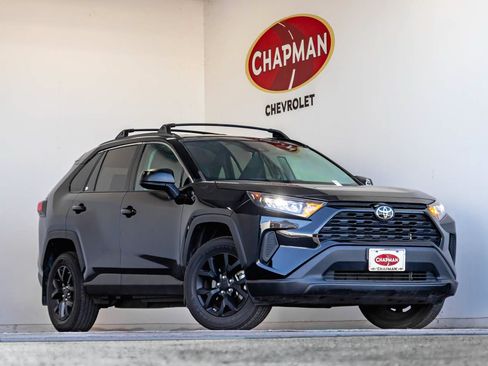 Used 2021 Toyota RAV4 LE FWD image 1