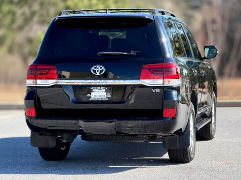 Used 2017 Toyota Land Cruiser image 6