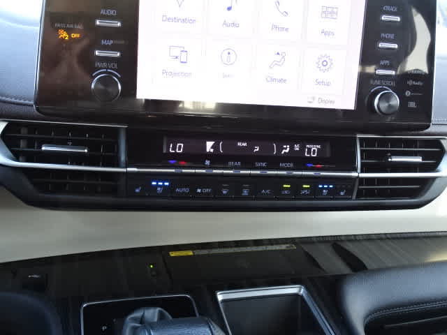 Used 2024 Toyota Sienna Platinum FWD image 29