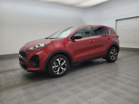 Used 2021 Kia Sportage LX image 2