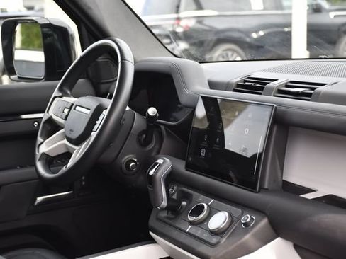 Used 2025 Land Rover Defender 110 S AWD/4WD image 31
