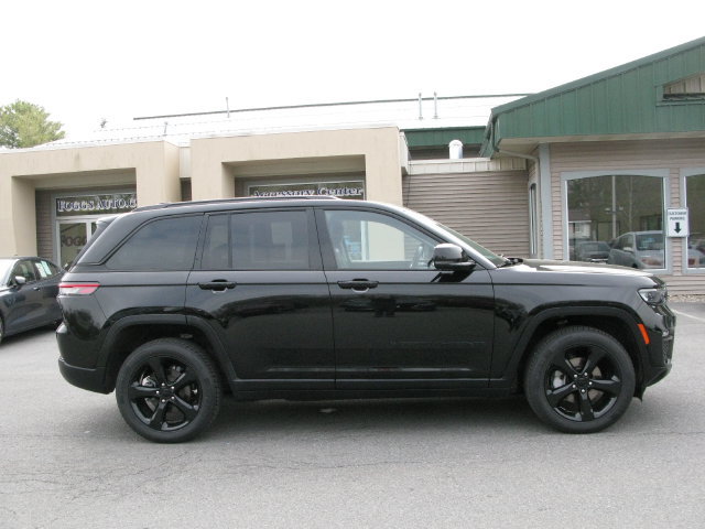 Used 2023 Jeep Grand Cherokee Limited w/ Black Appearance Package AWD/4WD image 3
