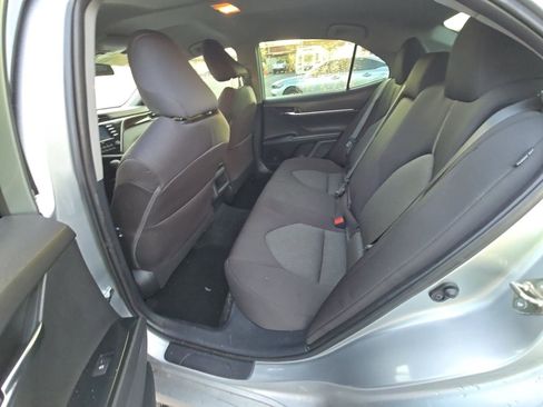 Used 2020 Toyota Camry LE image 8