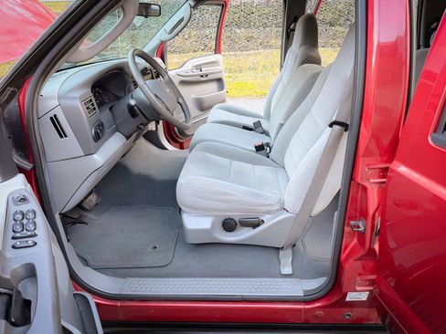 Used 2004 Ford Excursion 2WD image 12