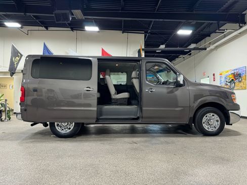 Used 2018 Nissan NV 3500 SL RWD image 21