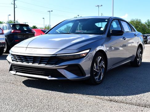 Used 2025 Hyundai Elantra Sport FWD image 1