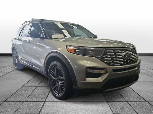Used 2020 Ford Explorer Platinum w/ Premium Technology Package AWD/4WD image 3