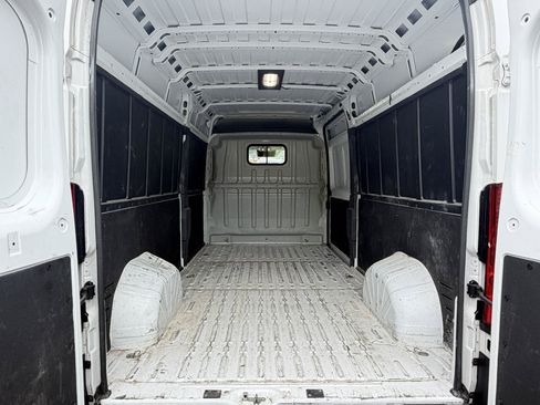 Used 2024 RAM ProMaster 2500 w/ Convenience Group FWD image 11