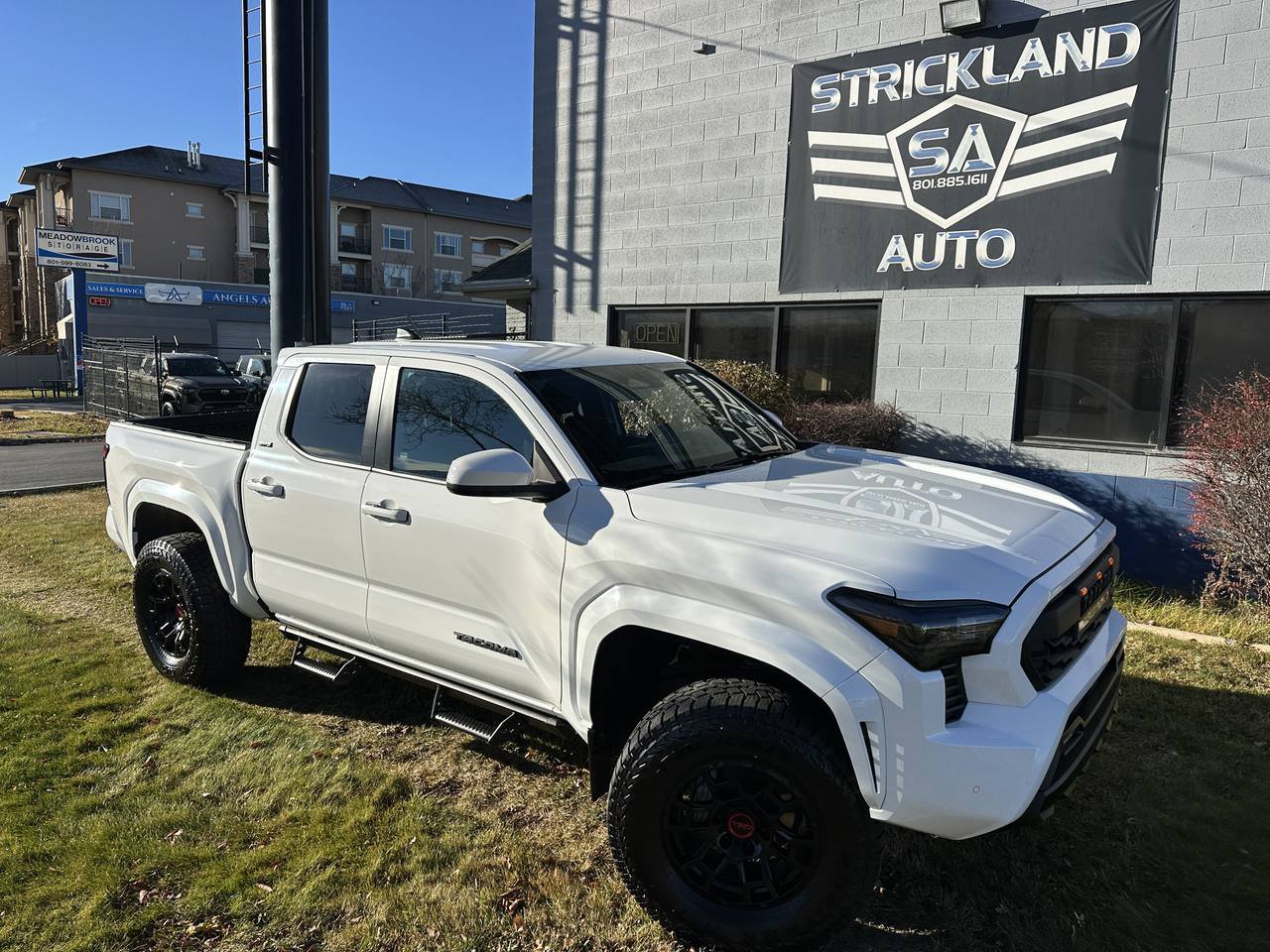 Used 2024 Toyota Tacoma SR5 AWD/4WD image 2