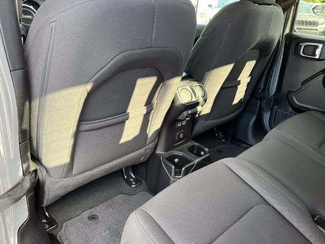 Used 2023 Jeep Gladiator Sport AWD/4WD image 39