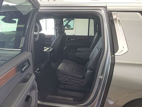 Used 2025 GMC Yukon XL Denali AWD/4WD image 13