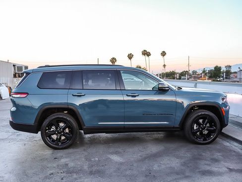 New 2026 Jeep Grand Cherokee L Limited w/ Limited Altitude Package AWD/4WD image 13