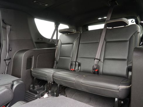 Used 2021 Chevrolet Suburban Premier w/ Premium Package AWD/4WD image 18
