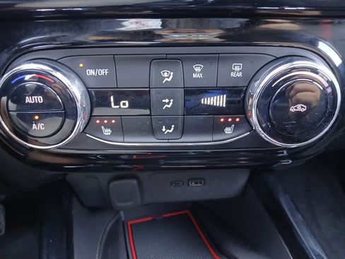 Used 2026 Chevrolet Trax RS w/ Sunroof Package FWD image 36
