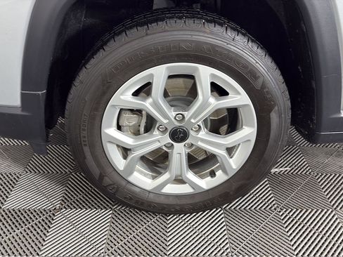 Used 2025 Jeep Compass Latitude image 16