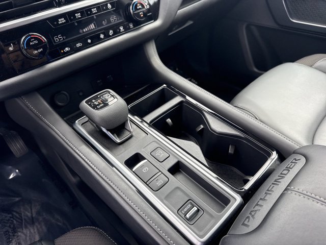 Used 2025 Nissan Pathfinder SL FWD image 21