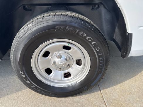 Used 2015 RAM 1500 Express RWD image 26