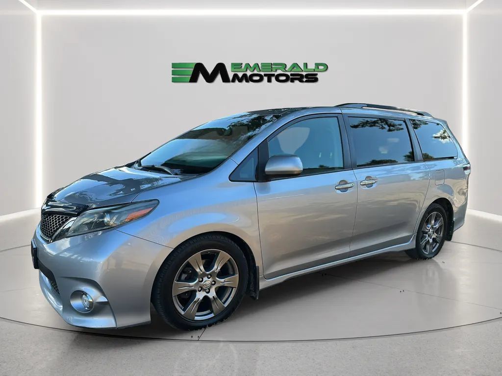 Used 2017 Toyota Sienna SE FWD image 1