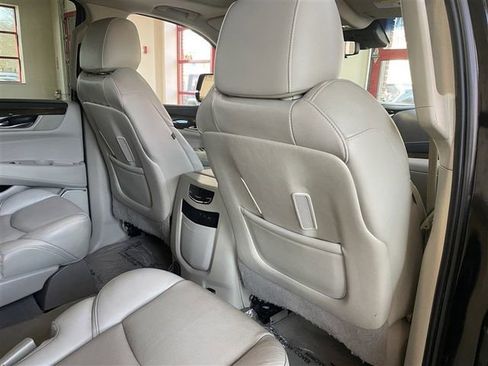 Used 2020 Cadillac Escalade Luxury image 29