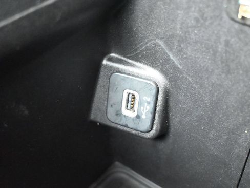 Used 2023 Jeep Wrangler Unlimited Rubicon w/ Cold Weather Group AWD/4WD image 16