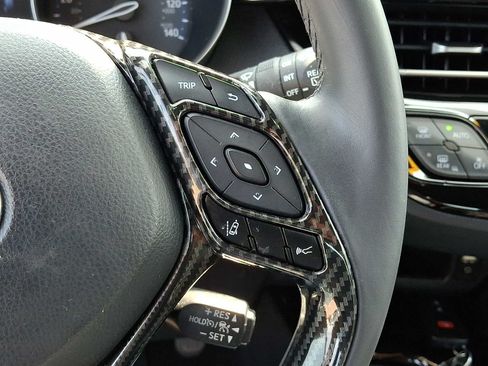 Used 2019 Toyota C-HR Limited FWD image 21